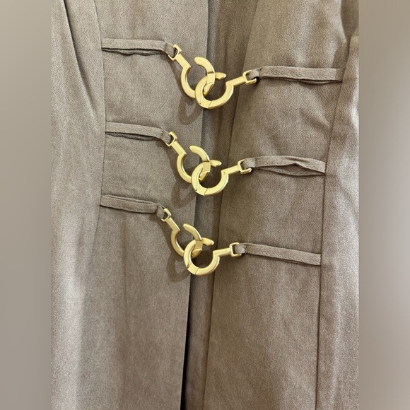 Formal Dress - Picture 2 of 6